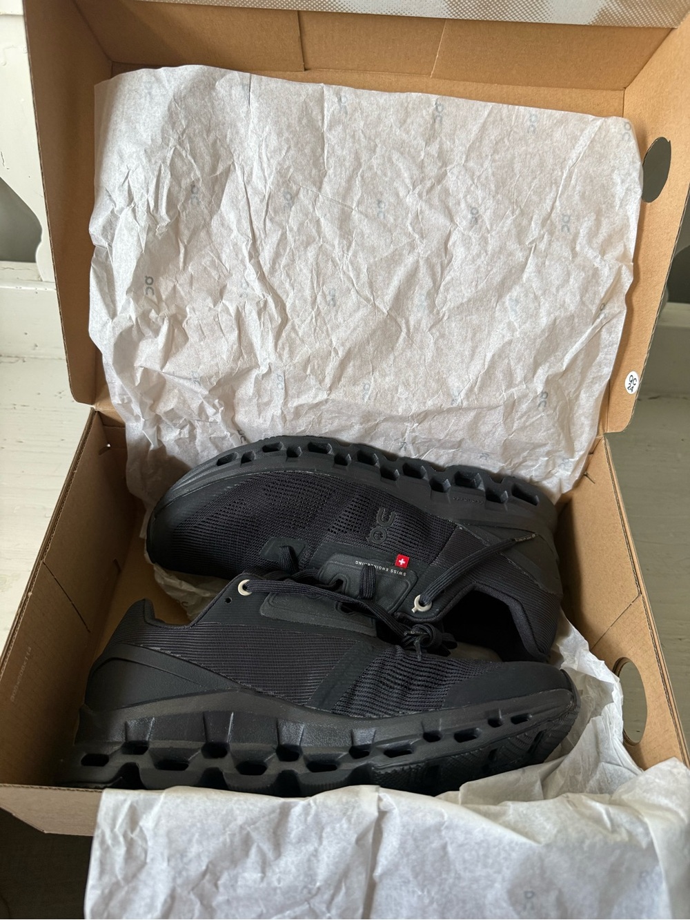 On Running Black Women’s Cloud Sneakers - Picture 3 of 10